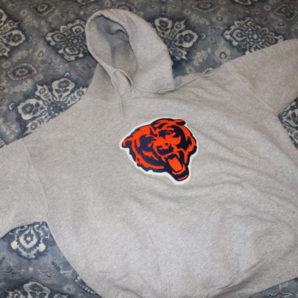 Men’s Large Chicago Bears Gray Hoodie w. Front Bears Logo Patch